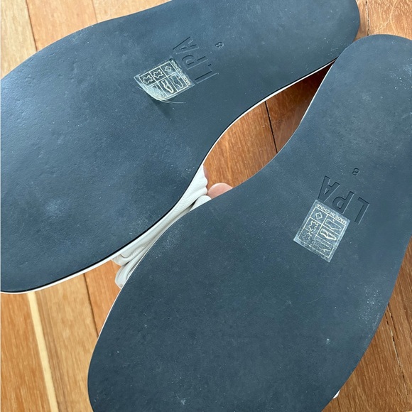 Madison flat in cream - Picture 5 of 6